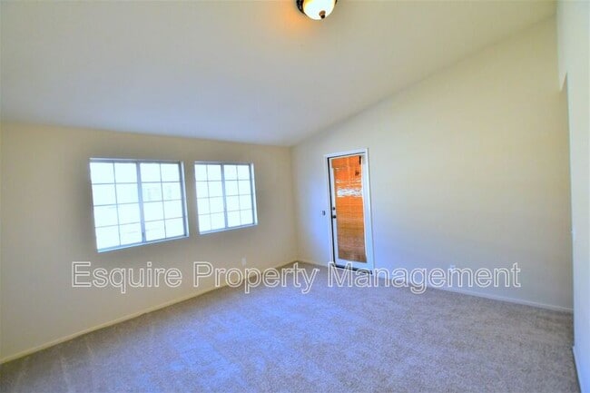 Photo - 2075 Blackberry Cir