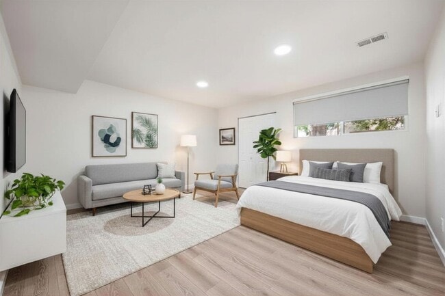 Photo - Modern Renovated Studio in Cherry Creek Village | Pool, Clubhouse & Courtyard Amenities