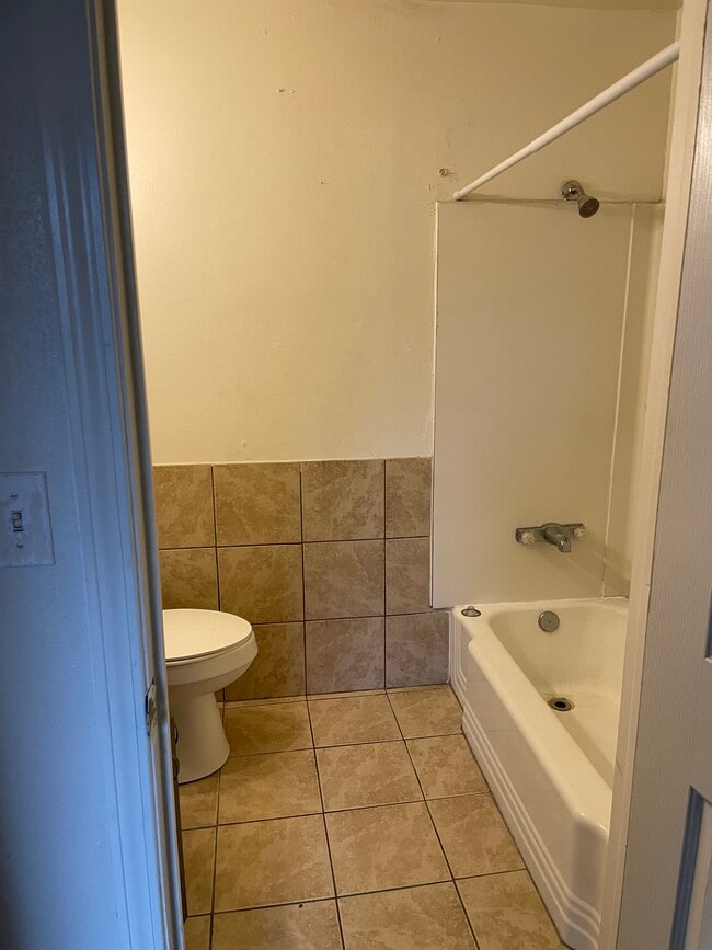 Photo - 276 Adams St Unidad B