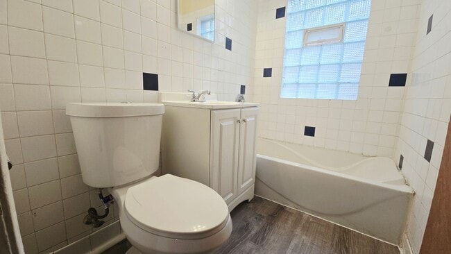 Photo - 2426 Benderwirt Ave Unit 2426-2E