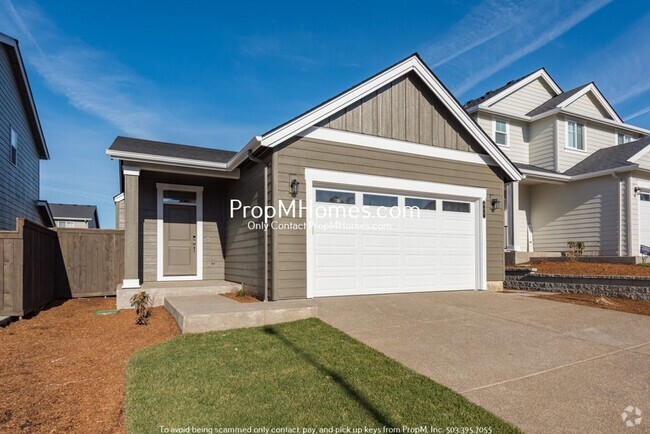 Building Photo - Beautiful Three Bedroom Home in Estacada!