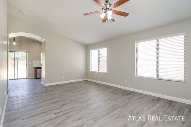 2472 W Wrangler Way