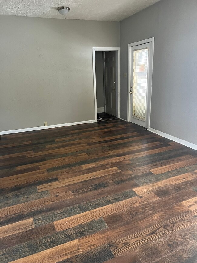 Photo - 305 N Indiana Ave