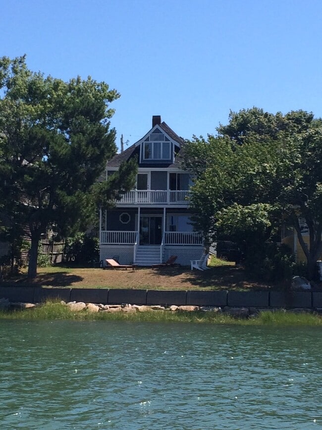 Waterfront, note 1st and second floor deck - 101 Hampton Cir
