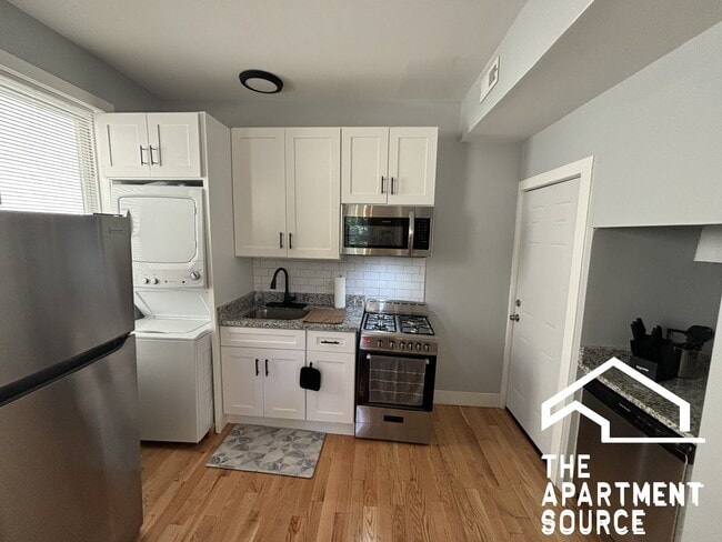 Building Photo - 1624 W Beach Ave Unit 2R