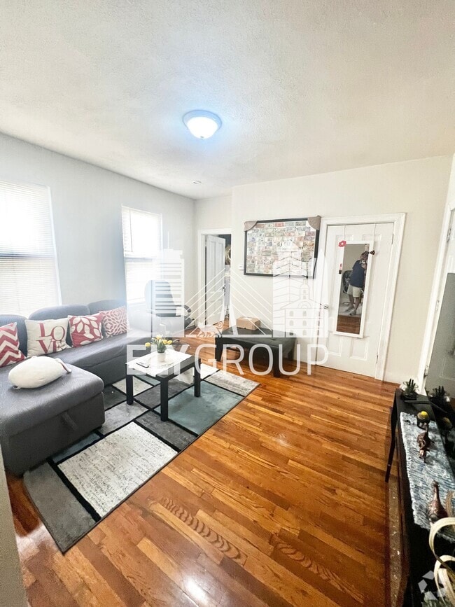 Building Photo - 16 Webster Ave Unit 2 Rental