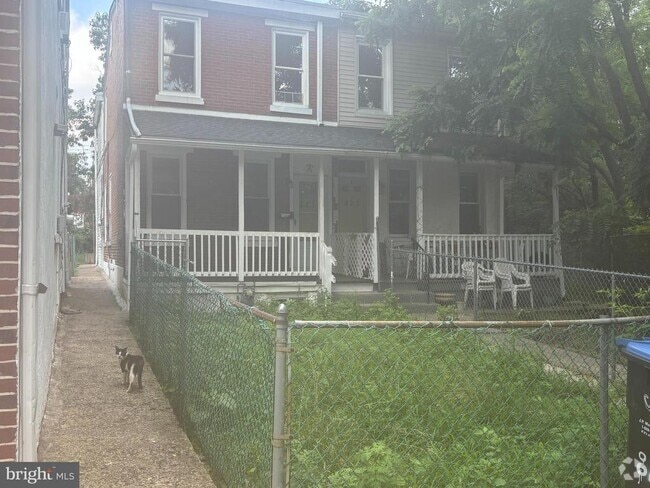 Building Photo - 821 Chain St Rental