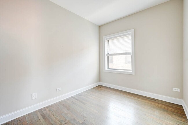 Photo - 3405 W Fullerton Ave Unidad 2F