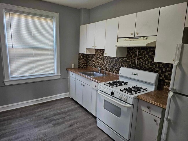 Photo - 3540 Juneway Unit 2