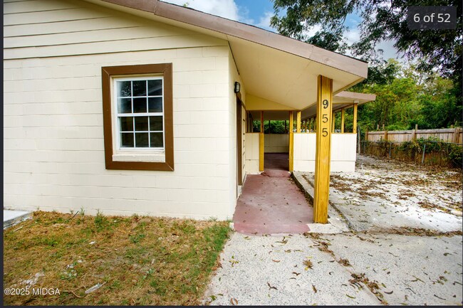 Photo - 955 Putnam St