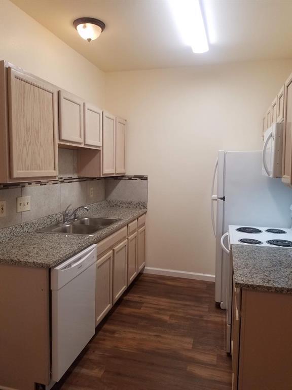 Photo - 200 Riverbend Dr