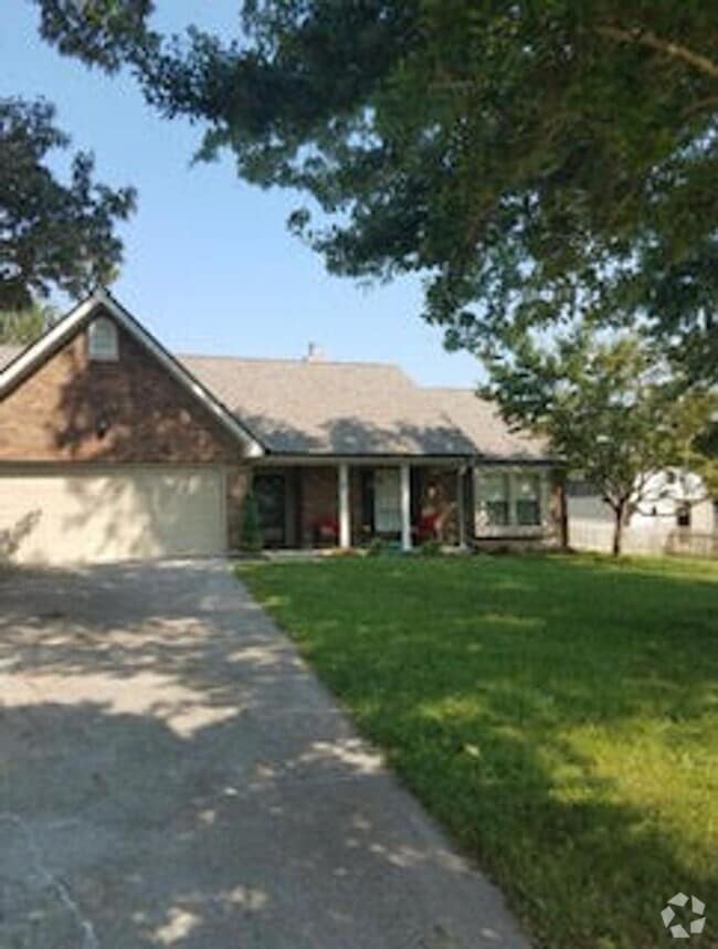 Building Photo - Knoxville 37922 - Available July 1st! 3 be... Rental