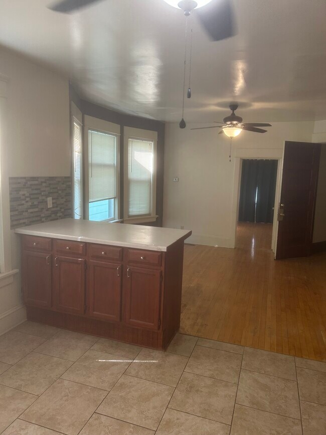 Building Photo - 2216 S 30th St Unit 2216 s 30th Milwaukee WI Rental