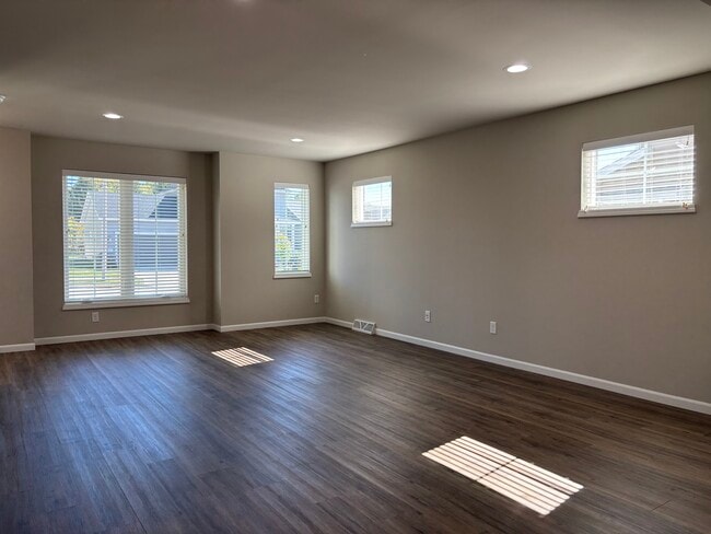 Photo - 620 Sugar Maple Ln