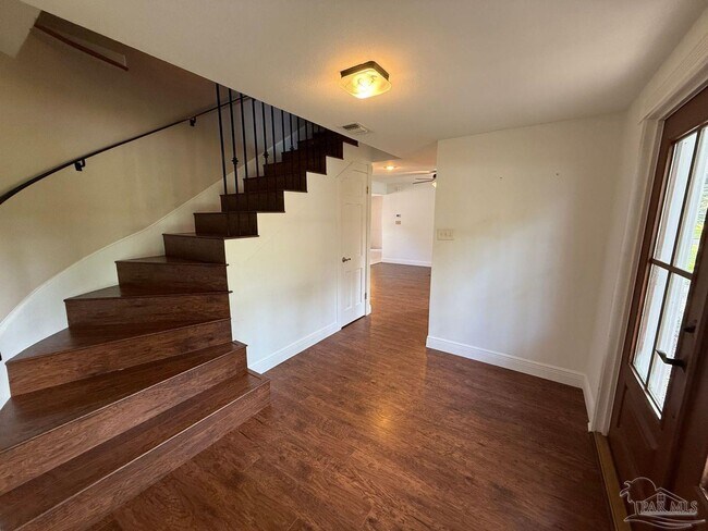 Photo - 905 Poinciana Dr