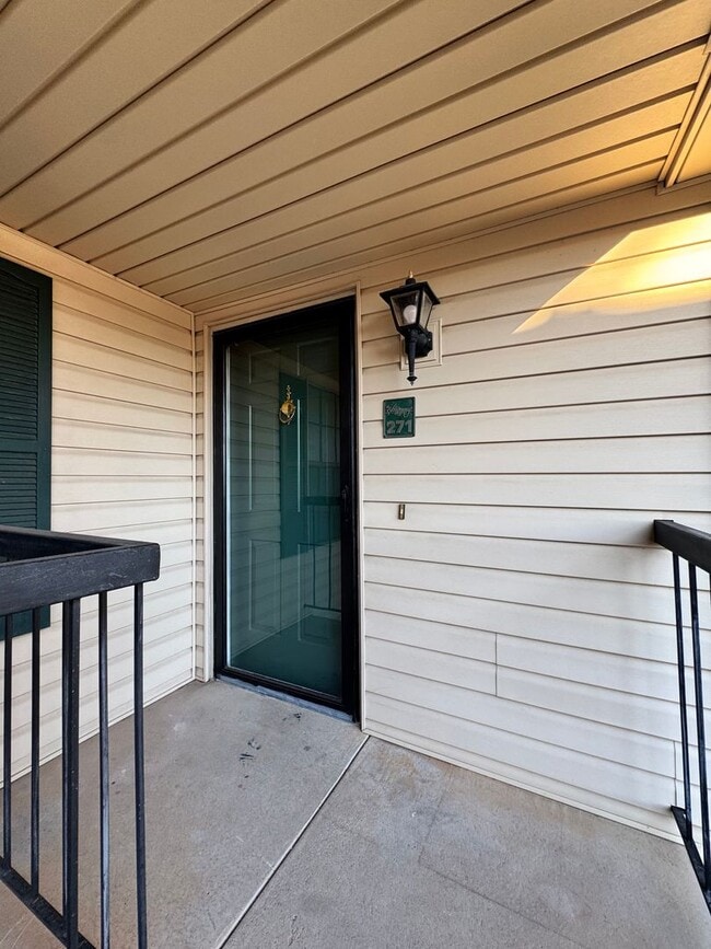 Photo - Beautifully Updated 2BR/2BA Condo in Gated Community – Modern Finishes & Pool Access Unidad 271