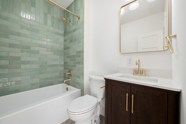 Building Photo - 707 E Front St