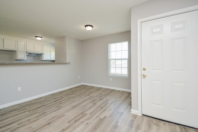 Photo - 7611 Dyer St
