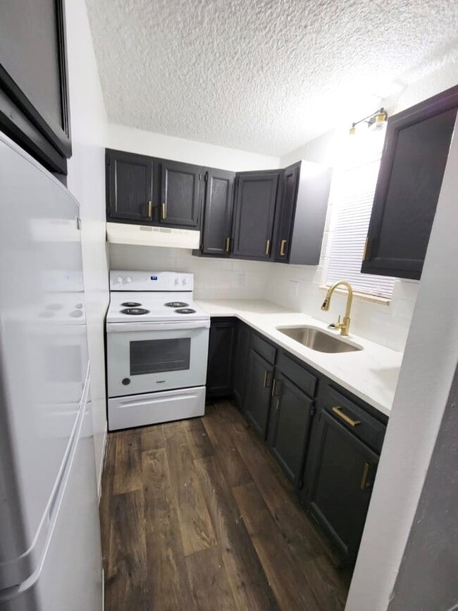 Photo - Ivy at Cheyenne Creek