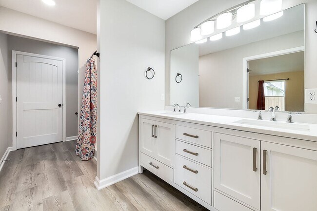 Photo - Freshly Painted 4 Bed Home on Huge Lot wit...