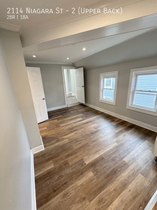2114 Niagara St Unit 2 (Upper Back)