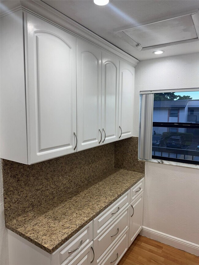 Photo - 851 NE 209th Terrace Unidad 202