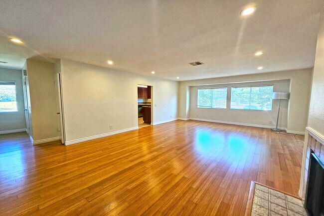 1454 E Orange Grove Blvd Unit 1