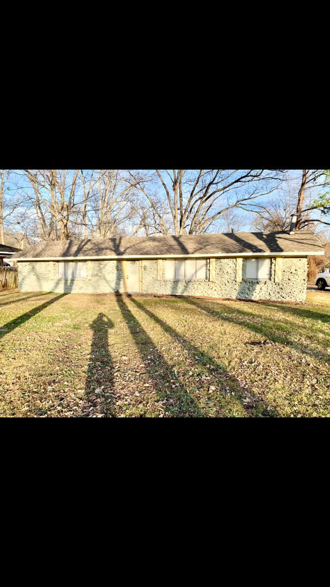 Building Photo - 301 N Avalon St Rental