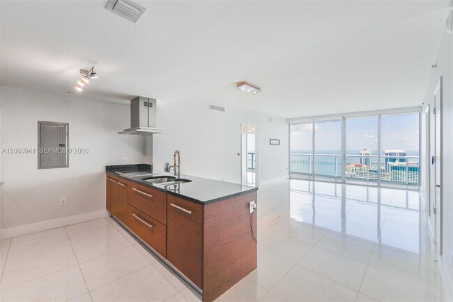 Photo - 495 Brickell Ave Unidad 5205