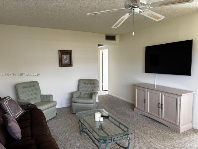 Photo - 536 Fanshaw M Unit 536