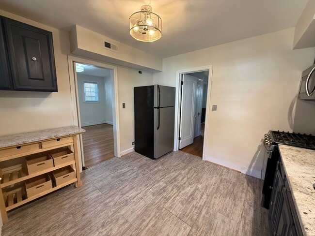 Photo - Discover comfort and convenience in charming North Michigan Park!