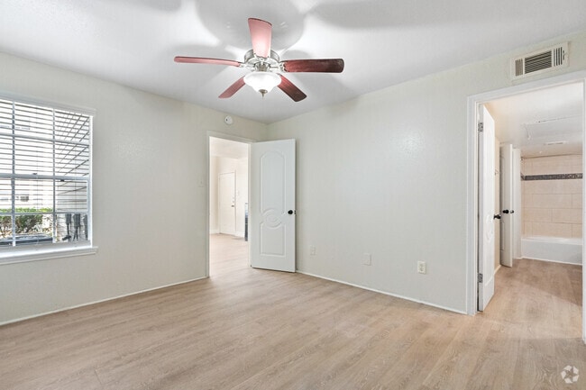 2BR, 1BA - 777SF - Primary Bedroom