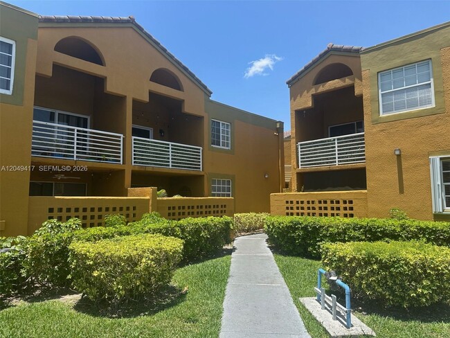Building Photo - 9741 Fontainebleau Blvd