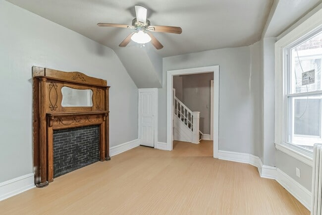 Photo - 864 E Chelten Ave