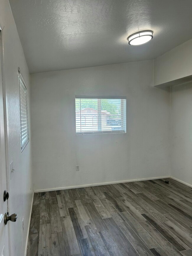 Photo - 290 N Hamilton St