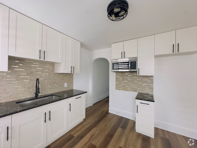 Building Photo - 1404 E 47th St Unit B Rental