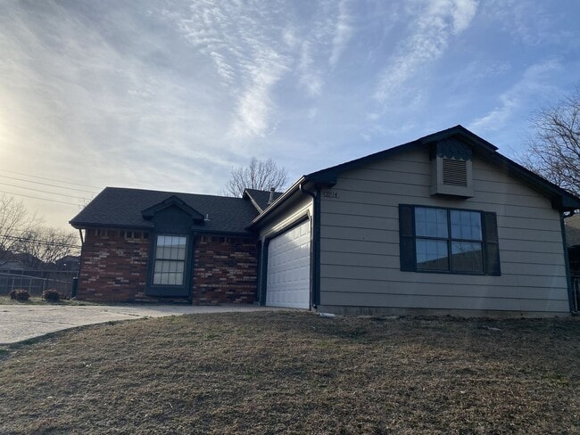Building Photo - One Story, Union schools, New Paint and Carpet.