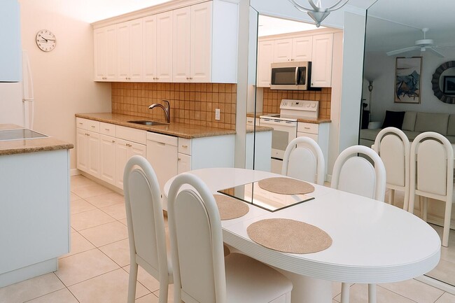 Photo - 2067 Ainslie Dr