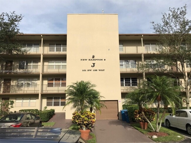 Building Photo - 101 SW 132nd Way Unit 206J Rental