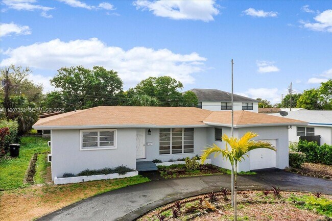 Photo - 1060 NE 166th St