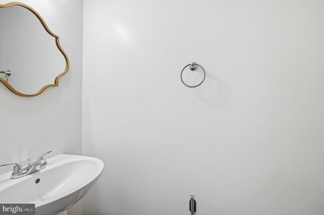 Photo - 7676 Helmsdale Pl