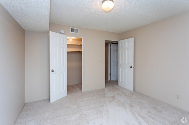 2BR, 1BA - 1100SF