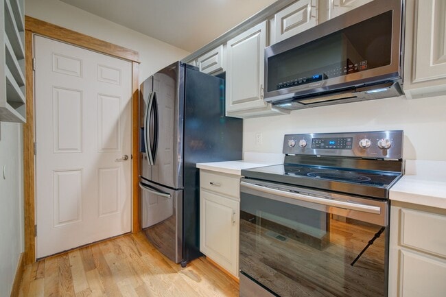 Photo - Laurel Glen Condo For Lease