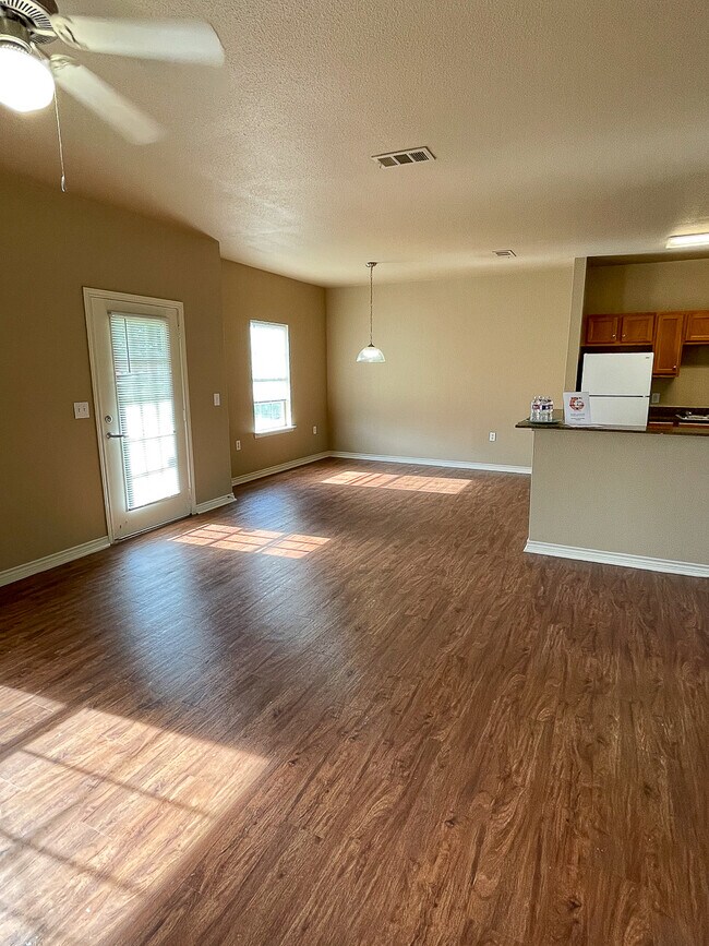 Orange Navy Apartments For Rent in Orange, TX