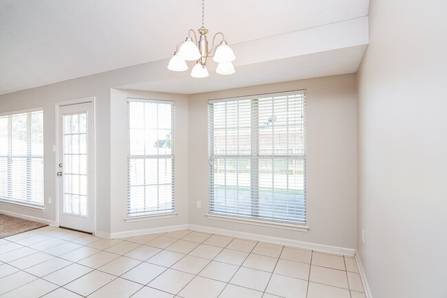 Photo - 2885 Rutherford Dr