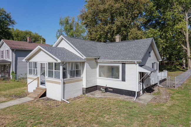 Photo - Renovated 2 Bedroom Home!