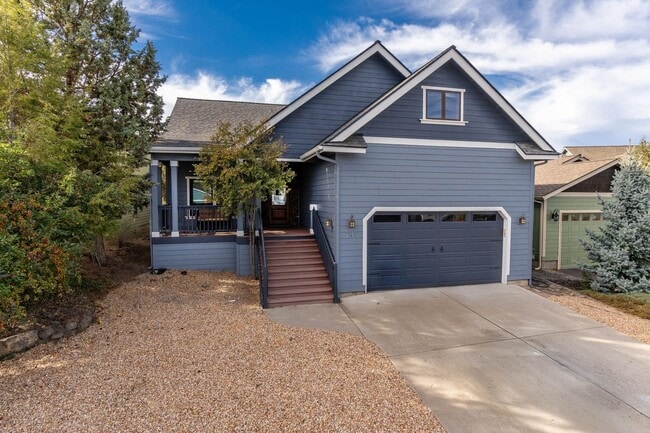 Building Photo - Large spectacular home with all the bells and whistles