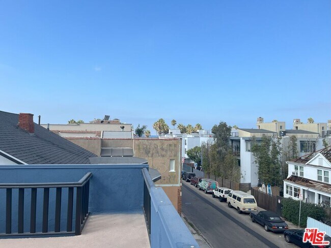 36 Brooks Ave Unit D