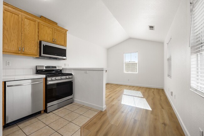 Photo - 2025 Northfield Dr