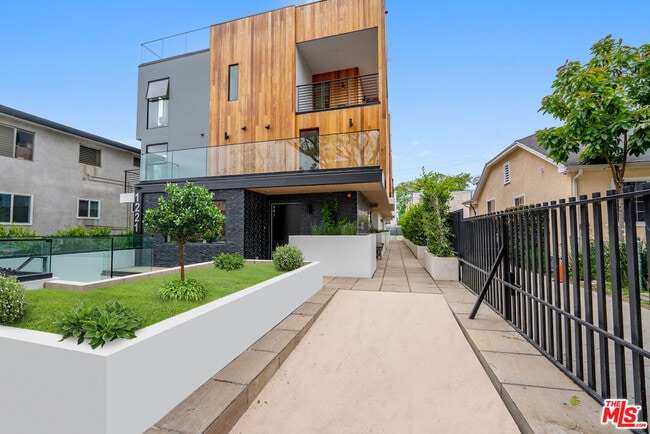 Photo - 1221 N Detroit St Unit 4